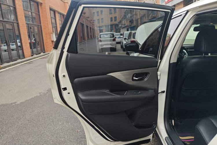 Used Nissan Murano 2021 2.5L XL Two-Wheel Drive Smart Connect Luxury Edition
