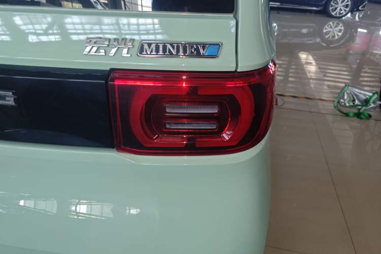Used Wuling Hongguang MINIEV 2022 Macaron Premium Model – Lithium Iron Phosphate