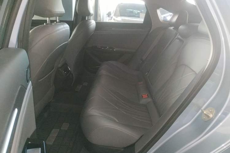 Used  L6 2025 EM-i 140km Starship Edition