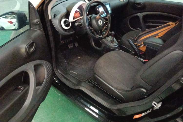 Used  fortwo 2015 1.0L 52 kW hardtop Dynamic version
