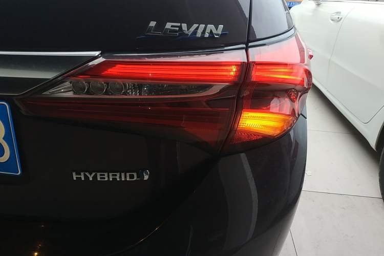 Used Toyota Levin 2017 Revised Dual-Engine 1.8H GS E-CVT Elite Sunroof Version China V Standard
