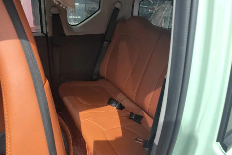 Used Wuling Hongguang MINIEV 2022 Macaron Premium Model – Lithium Ternary Battery
