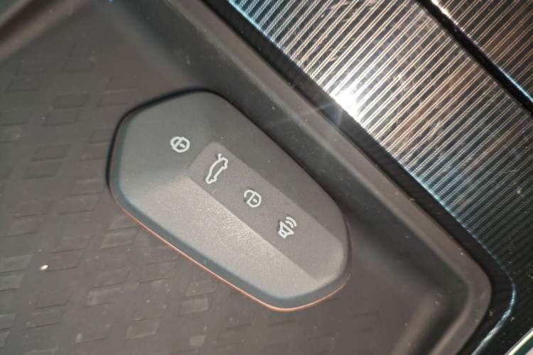 Used Livan Livan 7 2023 605km Hunter Light
