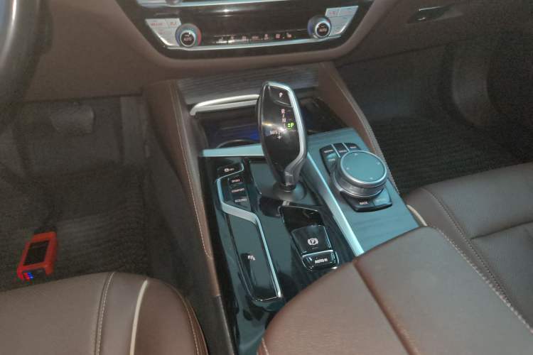 Used BMW 5 Series 2021 Facelifted 530Li Leading Edition M Sport Package
