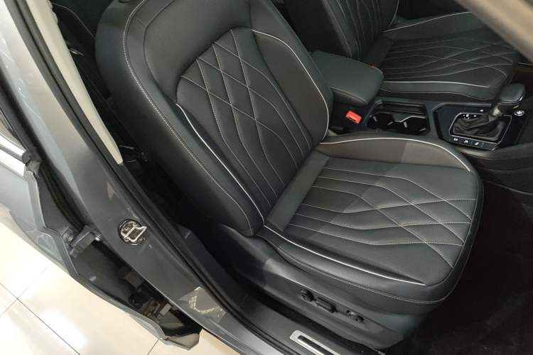 Used Volkswagen Tiguan L 2022 330TSI Automatic Two-Wheel Drive R-Line Enhanced Edition
