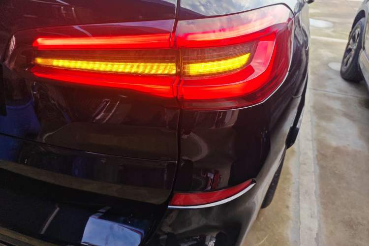 Used BMW X5 2022 xDrive 30Li Luxury M Sport Package
