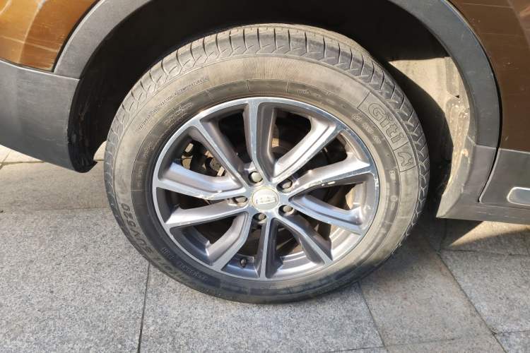 Used Geely Auto Emgrand X7 Sport 2018 2.0L Manual Two-Wheel Drive Zhiya Version
