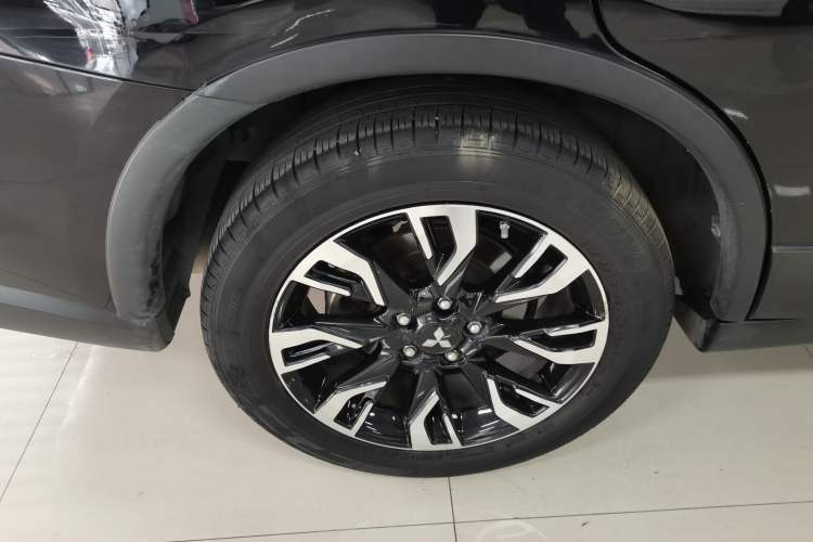 Used Mitsubishi Outlander 2019 2.4L 4x4 Zhi Xiang Edition 5 Seats China VI Standard
