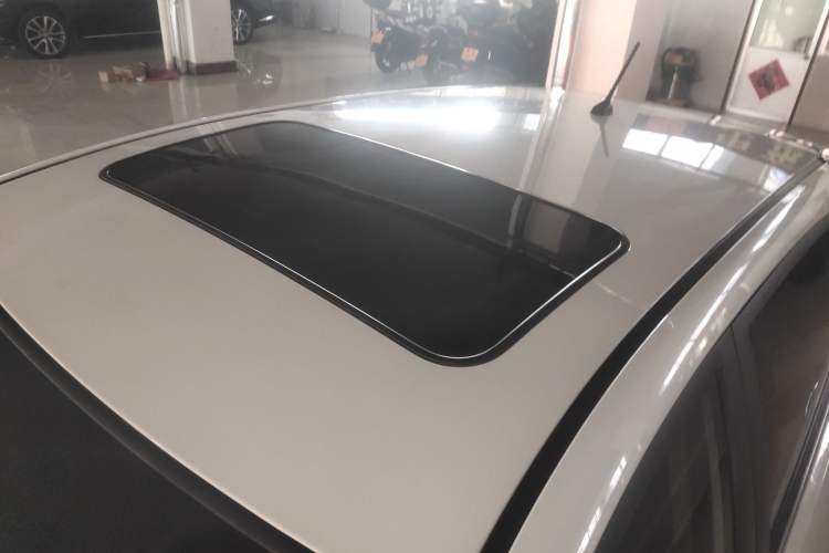 Used Kia K2 2015 Hatchback 1.4L AT GLS Cool Edition
