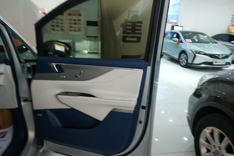 Used Buick GL8 New Energy 2024 Lu Zun Luxury Edition 7-Seater
