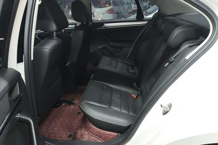 Used Volkswagen Bora 2016 1.6L manual Comfort trim level
