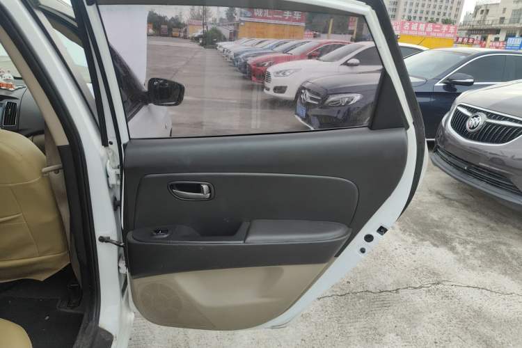 Used Hyundai Celesta 2015 1.6L Automatic Comfort Model
