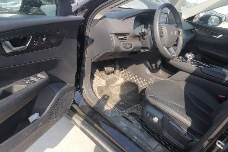 Used Hongqi E-QM5 2022 431 km Charge & Enjoy Edition
