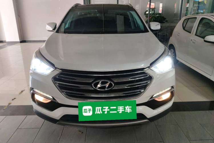Used Hyundai Santa Fe 2017 2.0T Automatic Two-Wheel Drive Smart Version 7 Seats