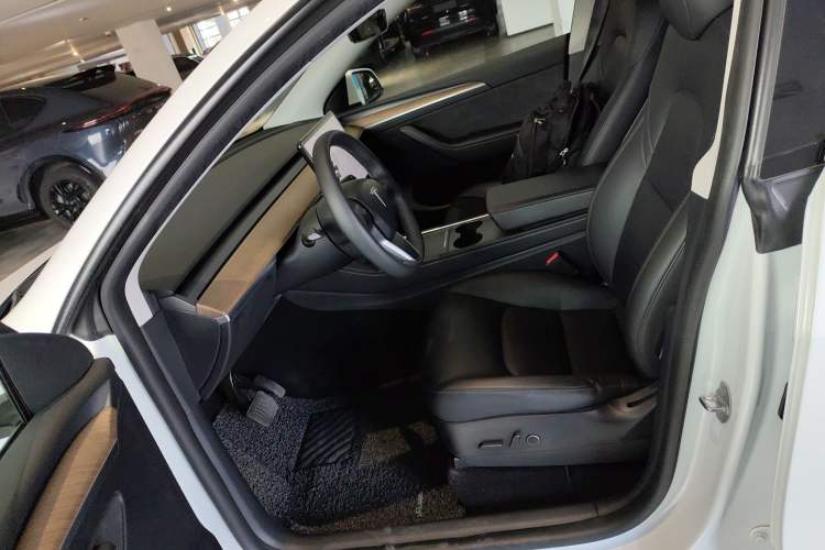 Used Tesla Model Y 2021 Long-Range All-Wheel-Drive Version