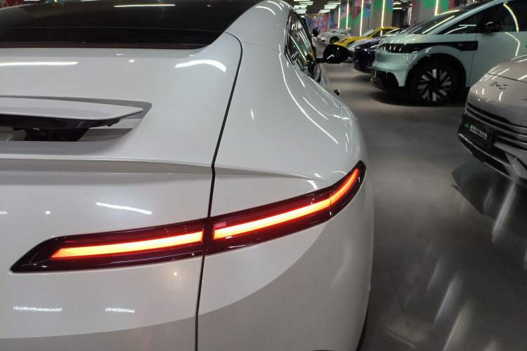 Used  12 2025 Ultra Extended-Range Edition