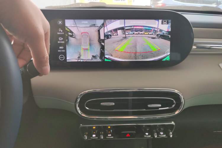 Used ORA Ballet Cat 2022 401 km Nutcracker Edition
