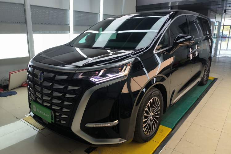 Used Denza D9 2022 DM-i 1040 Prestige Model