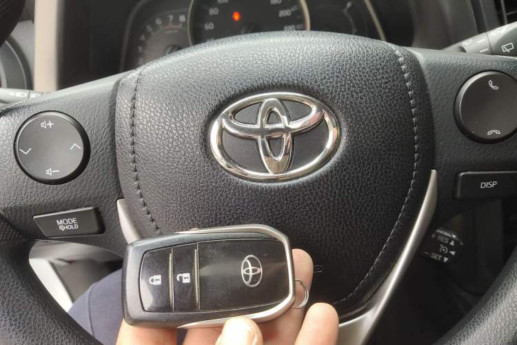 Used Toyota RAV4 2016 2.0L CVT Two-Wheel Drive Fashion Edition China V Standard