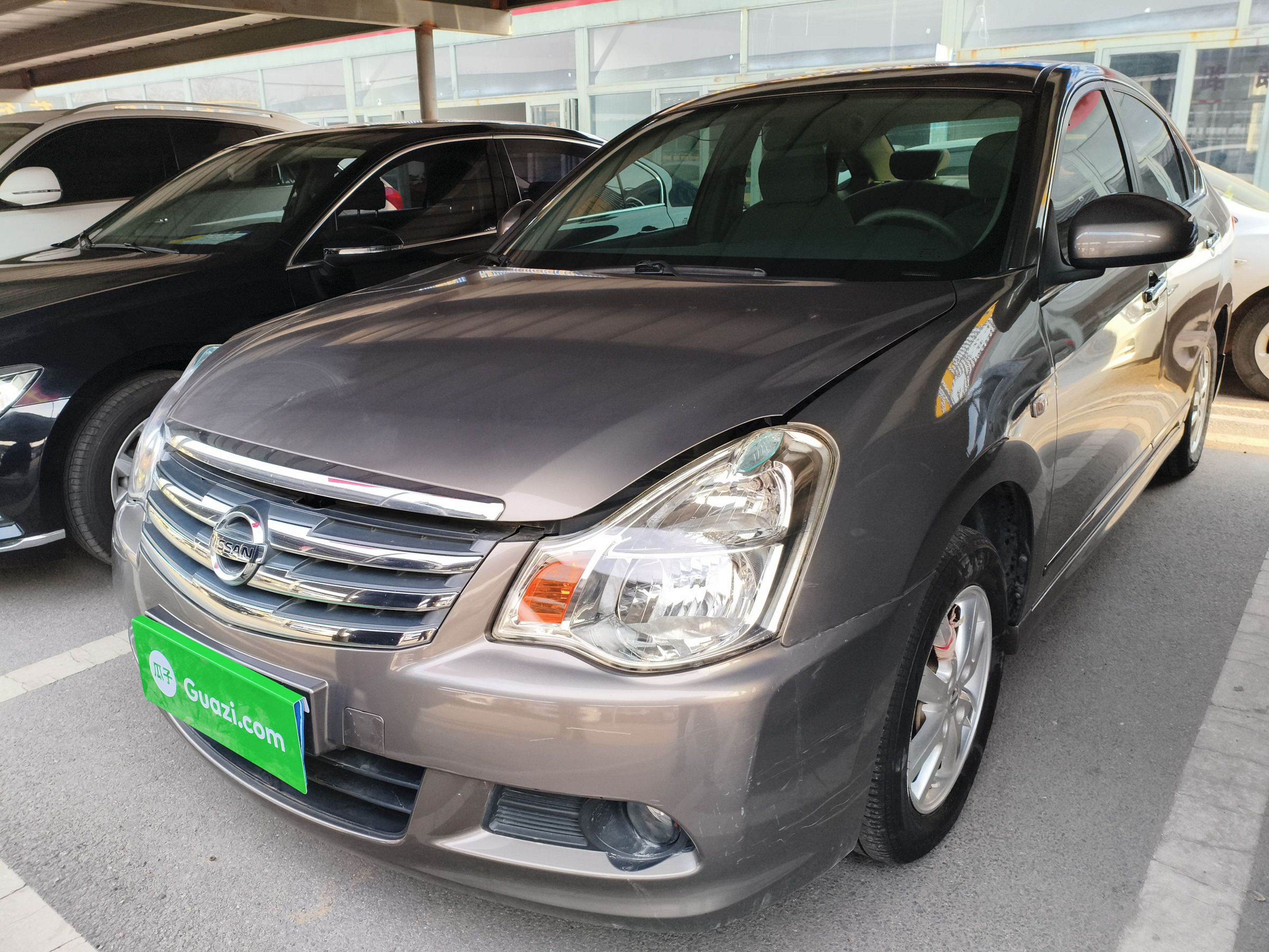 Под передней частью автомобиля