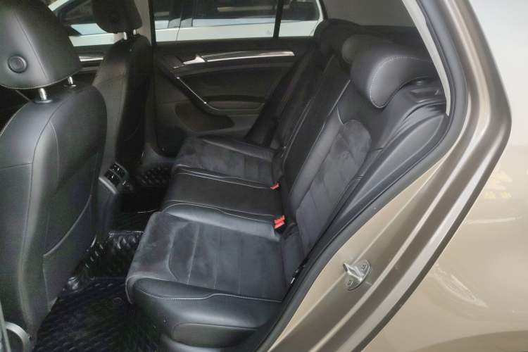 Used Volkswagen Golf 2018 230TSI Automatic Luxury Version
