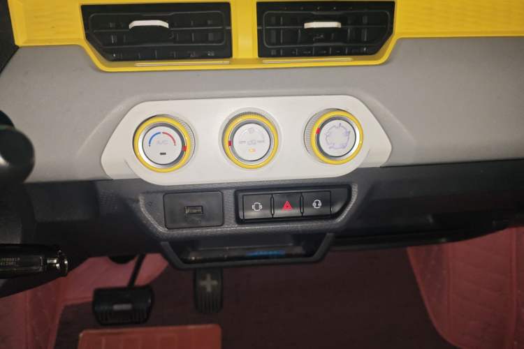 Used Chery QQ Ice Cream 2022 170km Sundae Phosphate Lithium-Ion
