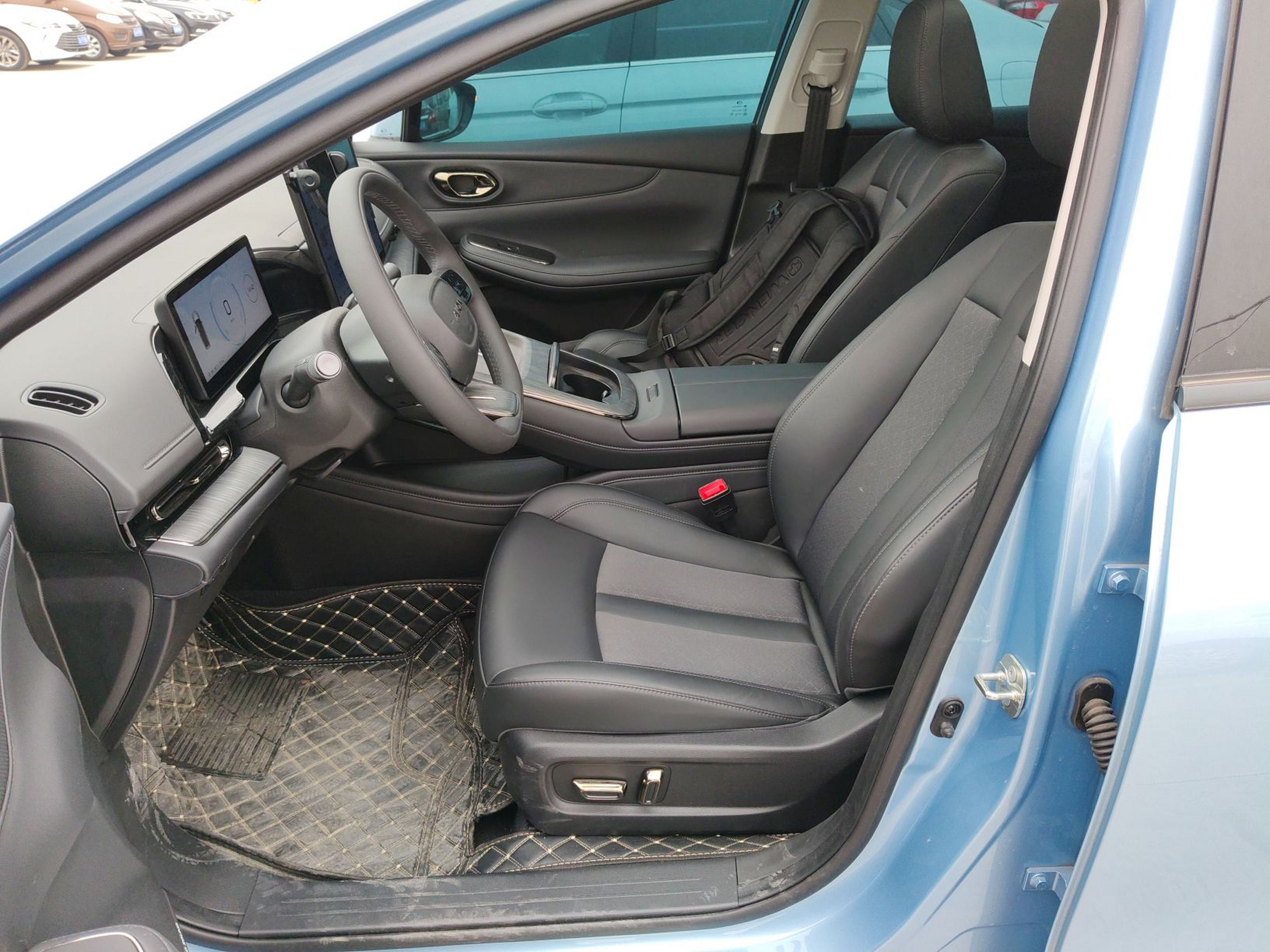 Переднее сиденье в автомобиле