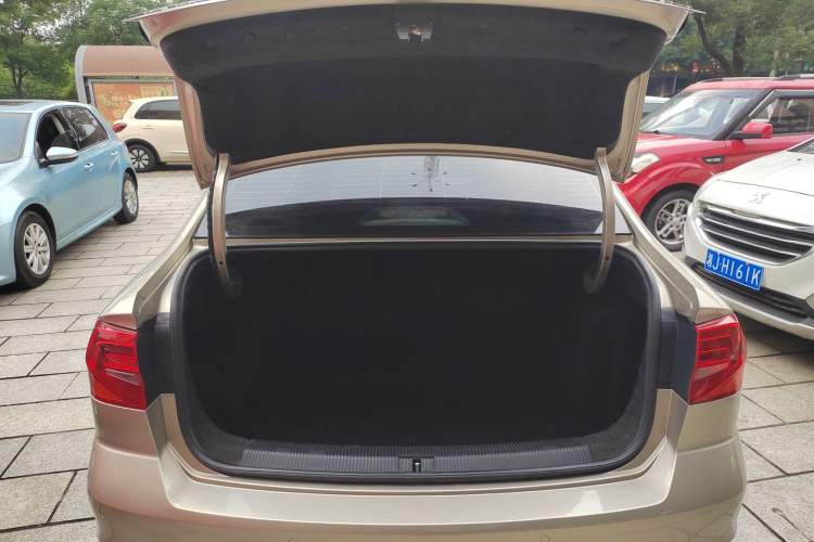 Used Volkswagen Bora 2016 1.6L manual Comfort trim level
