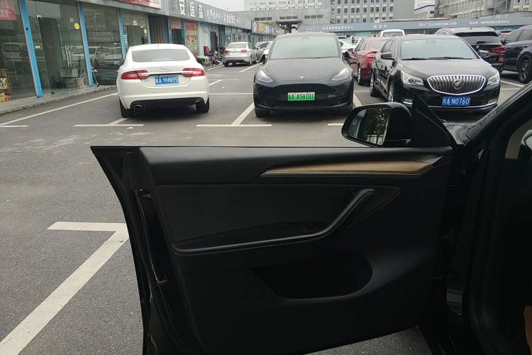 Used Tesla Model Y 2021 Long-Range All-Wheel-Drive Version 3D7
