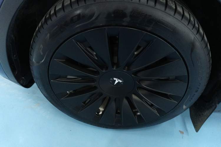 Used Tesla Model Y 2021 Long-Range All-Wheel-Drive Version 3D7