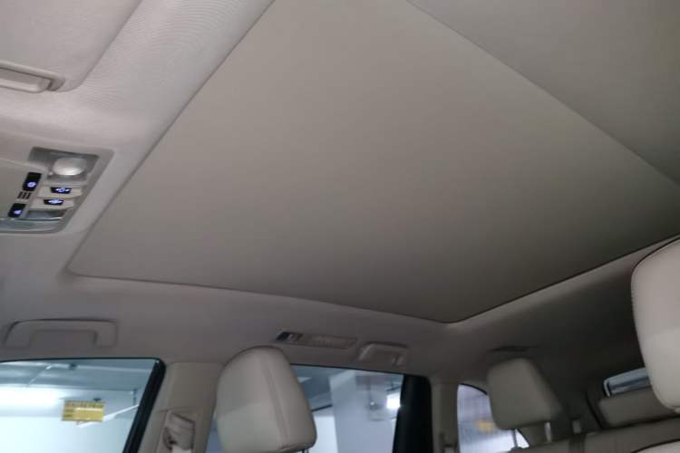 Used Toyota Highlander 2017 2.0T Two-Wheel Drive Luxury Edition 7 Seats