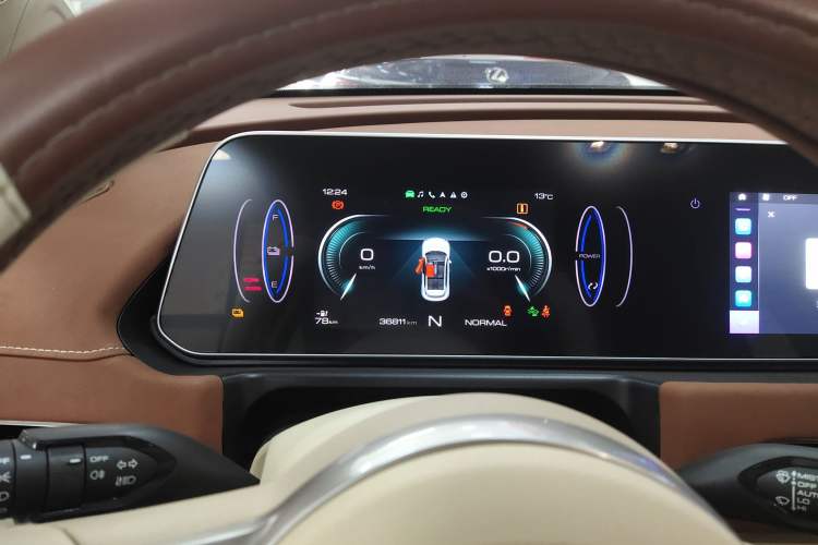 Used ORA Good Cat 2022 Morandi Edition 400km Standard Range Luxury Version Lithium Iron Phosphate