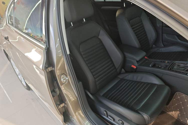 Used Volkswagen Magotan 2019 330TSI DSG Leading Edition China V Standard
