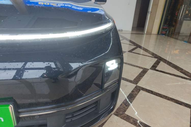 Used Li Auto L8 2023 Pro Model
