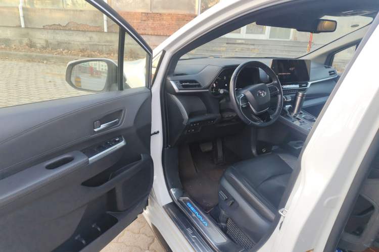 Used Toyota Sienna 2021 2.5L Hybrid Ultimate Edition