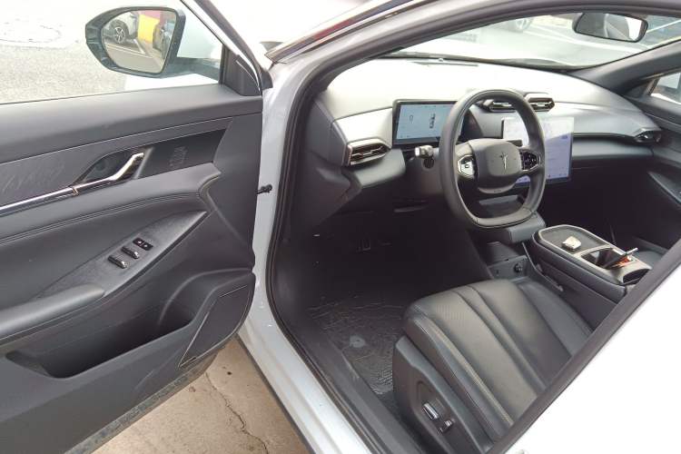 Used  06 2025 Model 520km