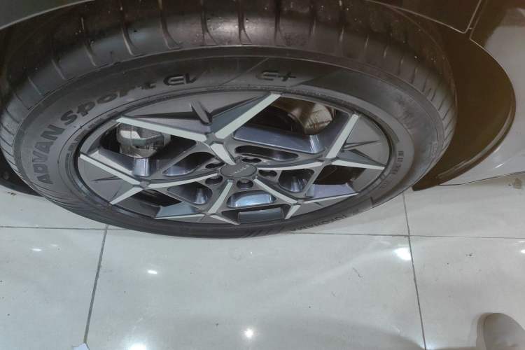 Used Lynk & Co Z10 2025 71 kWh 602 km Range Rear-Wheel Drive Pro