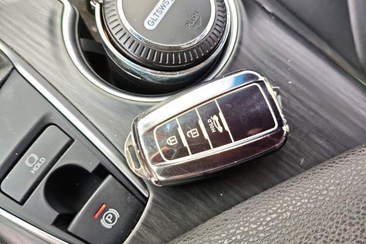 Used Toyota Camry 2021 2.0G Luxury Edition
