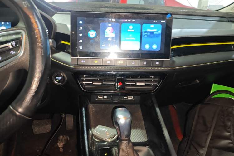 Used Roewe i5 2021 1.5L CVT Platinum Edition
