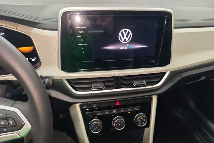 Used Volkswagen T-ROC 2024 300TSI DSG Two-Wheel-Drive Chen Guang Edition
