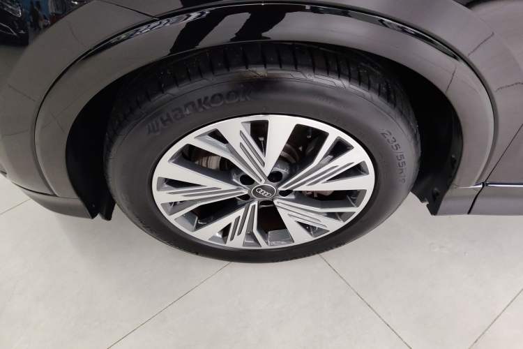 Used Audi Q5 e-tron 2023 40 e-tron Shining Edition Mecha Kit