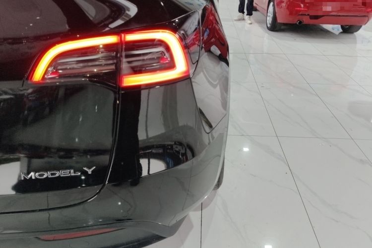 Used Tesla Model Y 2021 Long-Range All-Wheel-Drive Version 3D7