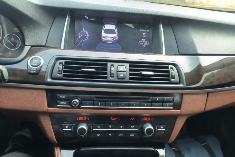 Used BMW 5 Series 2014 525Li Leading Model
