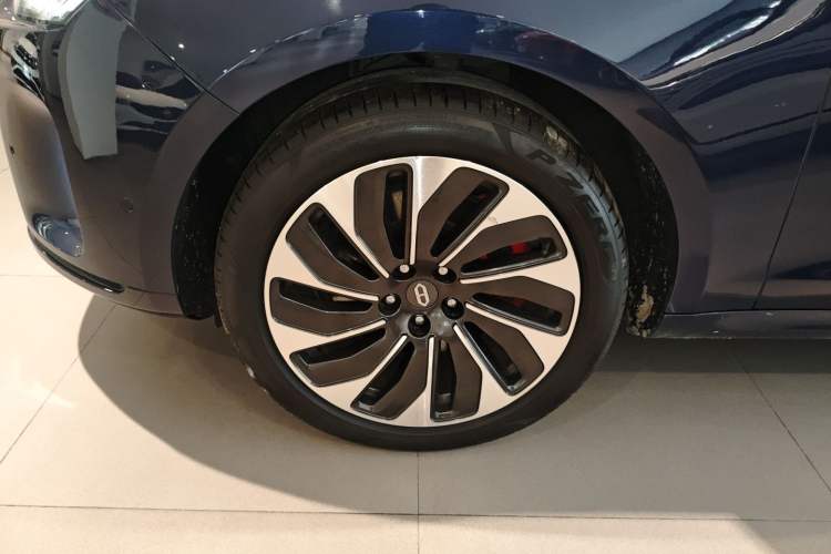 Used Hima AITO M5 2022 Extended-Range Four-Wheel Drive Performance Version
