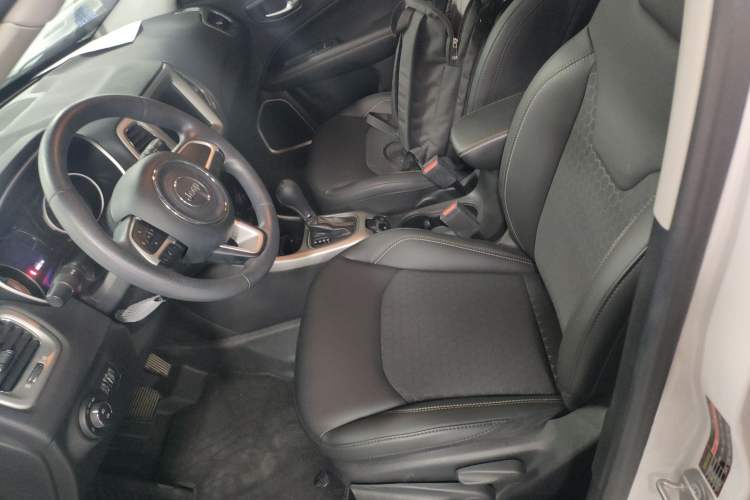 Used  Compass 2020 220T Automatic Leading Edition
