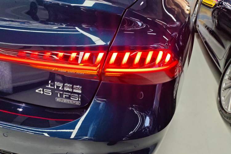 Used Audi A7L 2024 45TFSI quattro S-line Visionary Edition Flow Crystal Package
