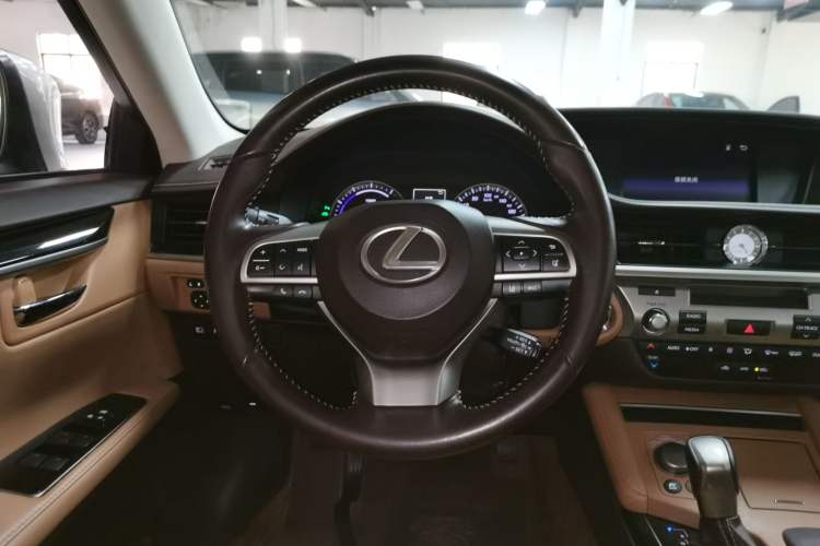 Used Lexus ES 2015 300h Comfort Edition