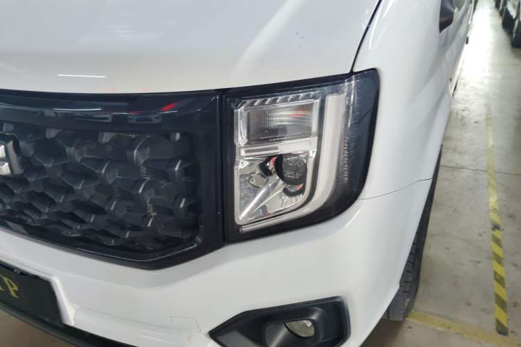 Used JMC Fushun 2022 2.0T Manual Multi-Function Passenger Vehicle Mid-Range High Roof 6-7 Seats
