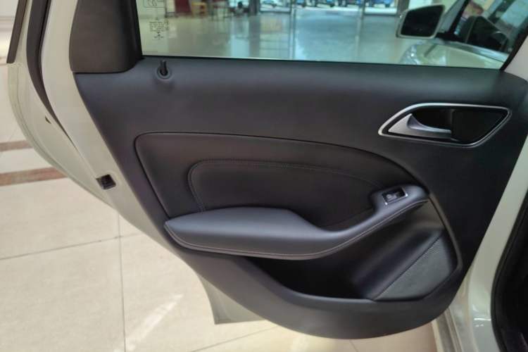 Used Mercedes-Benz B-Class 2015 B 200 Fashion Model
