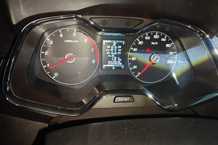 Used Baojun 310W 2017 1.5L Manual Fashion Model China V